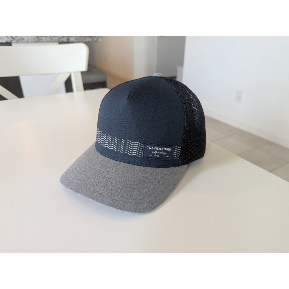 Travis Mathew Golf Hat Flexfit 110 Snapback Trucker Mesh Wave Patch Navy Grey